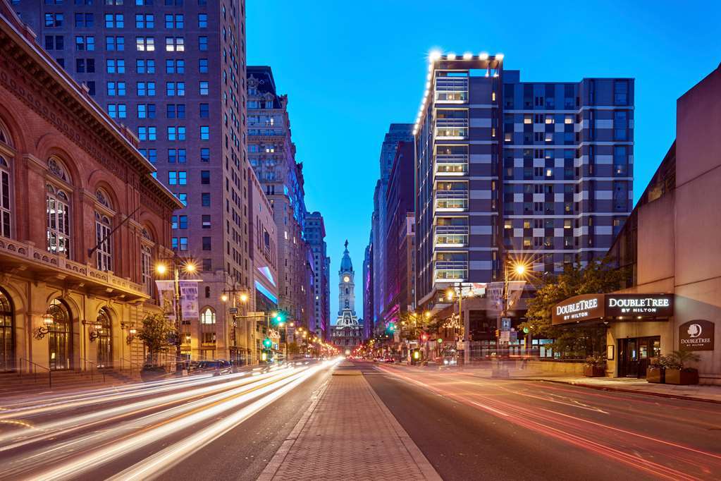 Doubletree By Hilton Hotel Philadelphia Center City Exterior photo